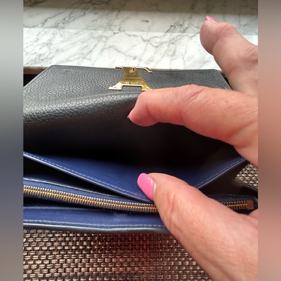 Louis Vuitton BLUE Capucines Wallet - Picture 12 of 16